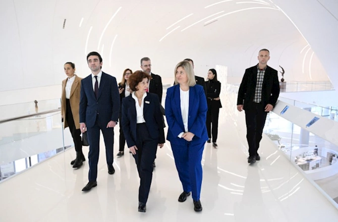 Şimali Makedoniyanın Prezidenti Heydər Əliyev Mərkəzində olub — FOTOLAR Şimali Makedoniyanın Prezidenti Heydər Əliyev Mərkəzində olub — FOTOLAR
