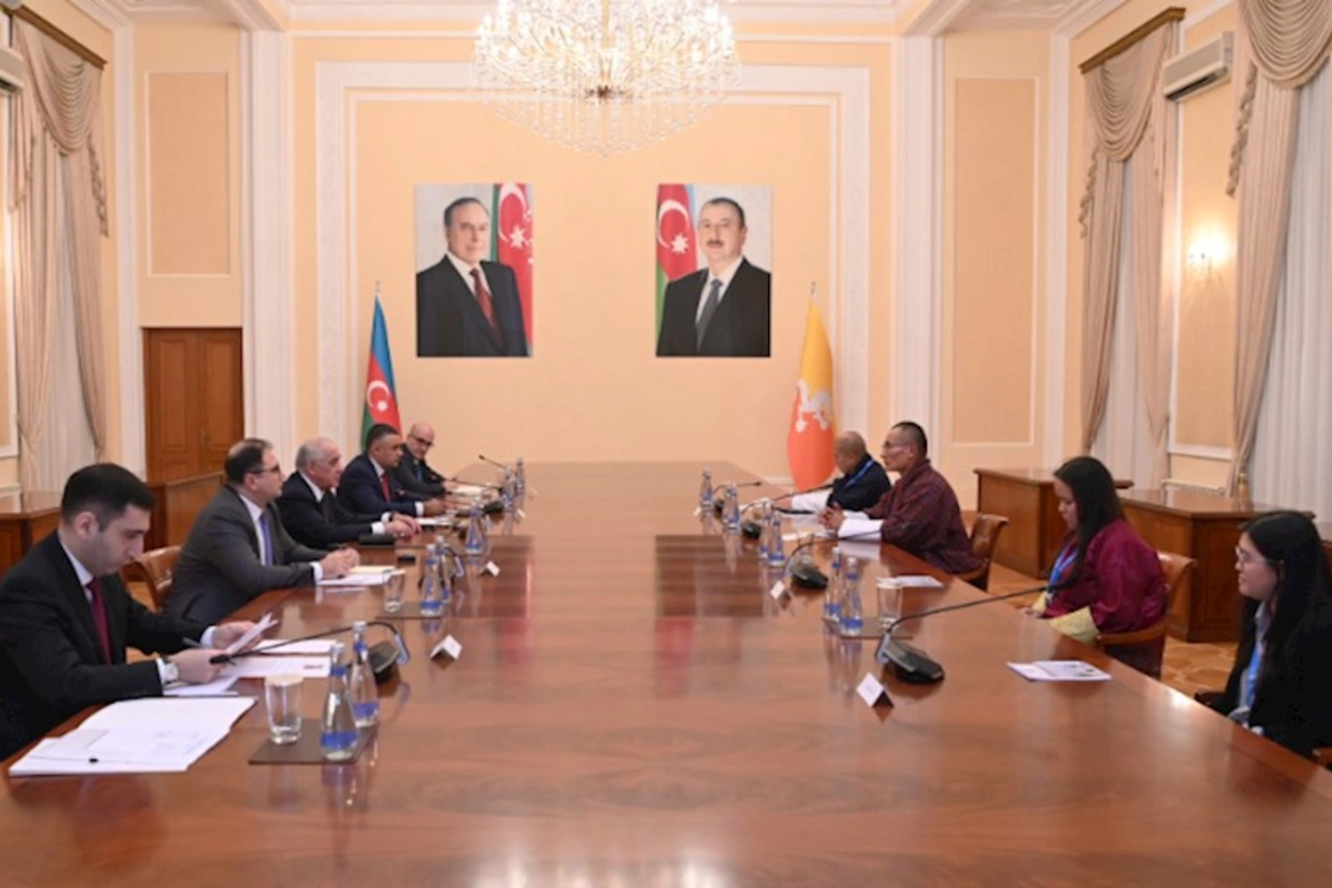Baş nazir Əli Əsədov Butanın Baş naziri ilə görüşdü