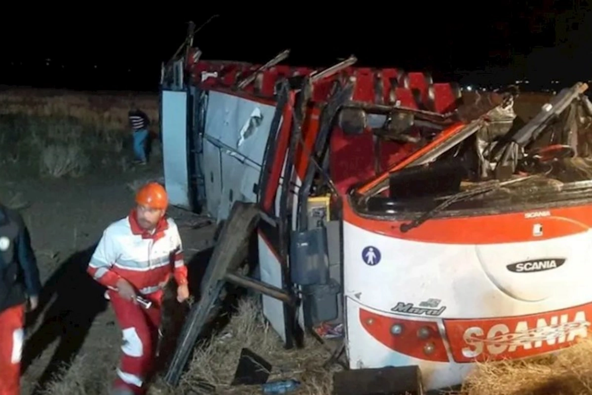 İranda zəvvarları daşıyan avtobus aşıb: Çoxlu sayda ölən və yaralanan var
