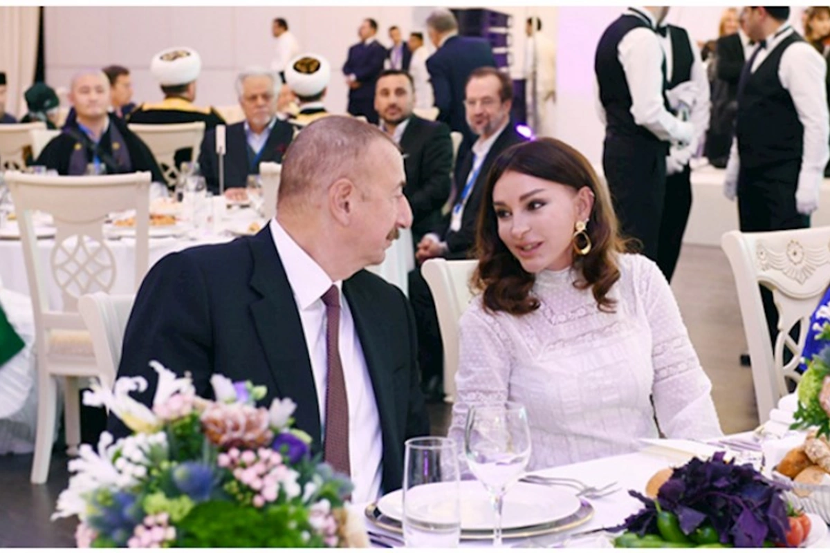 Gülüstan sarayında rəsmi ziyafət verildi
