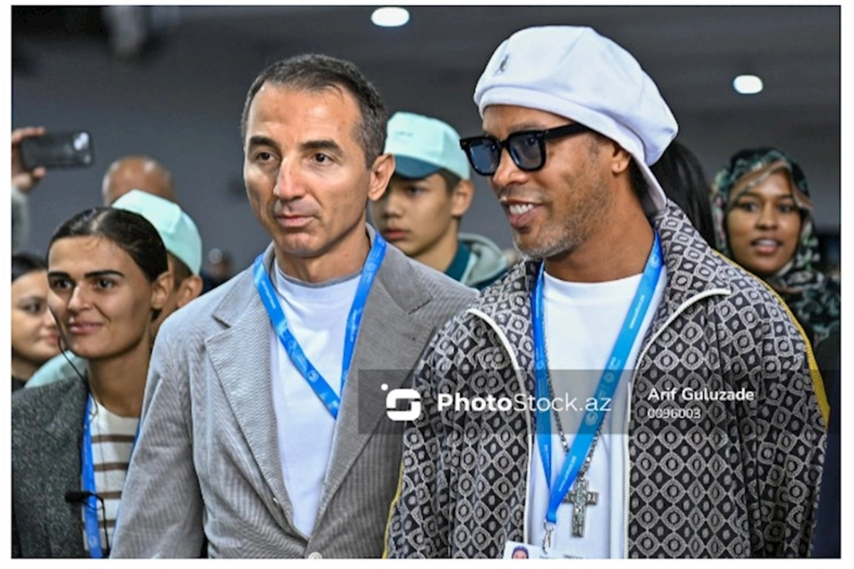 Ronaldinyo Bakı Olimpiya Stadionuna gəldi — FOTOLAR