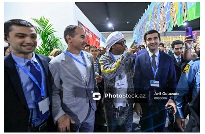 Ronaldinyo Bakı Olimpiya Stadionuna gəldi — FOTOLAR Ronaldinyo Bakı Olimpiya Stadionuna gəldi — FOTOLAR