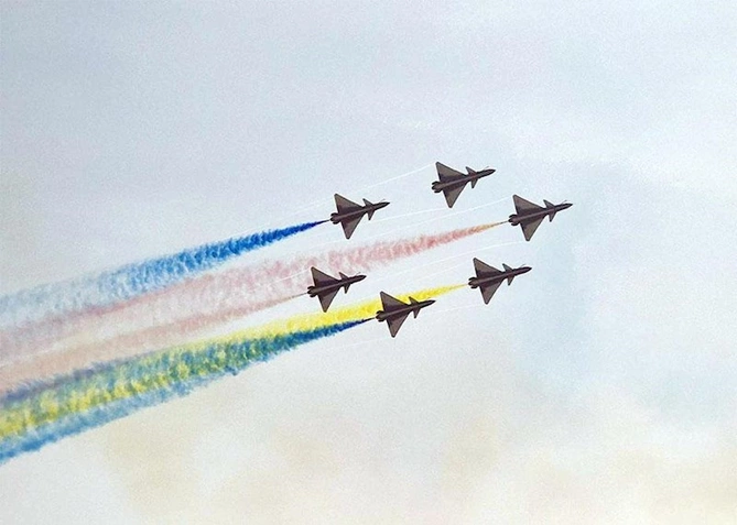 Hərbi Hava Qüvvələrinin komandanı Çində keçirilən beynəlxalq sərgidə — FOTOLAR