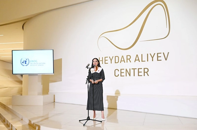 Leyla və Arzu Əliyevalar sərgidə — FOTOLAR (VİDEO)
