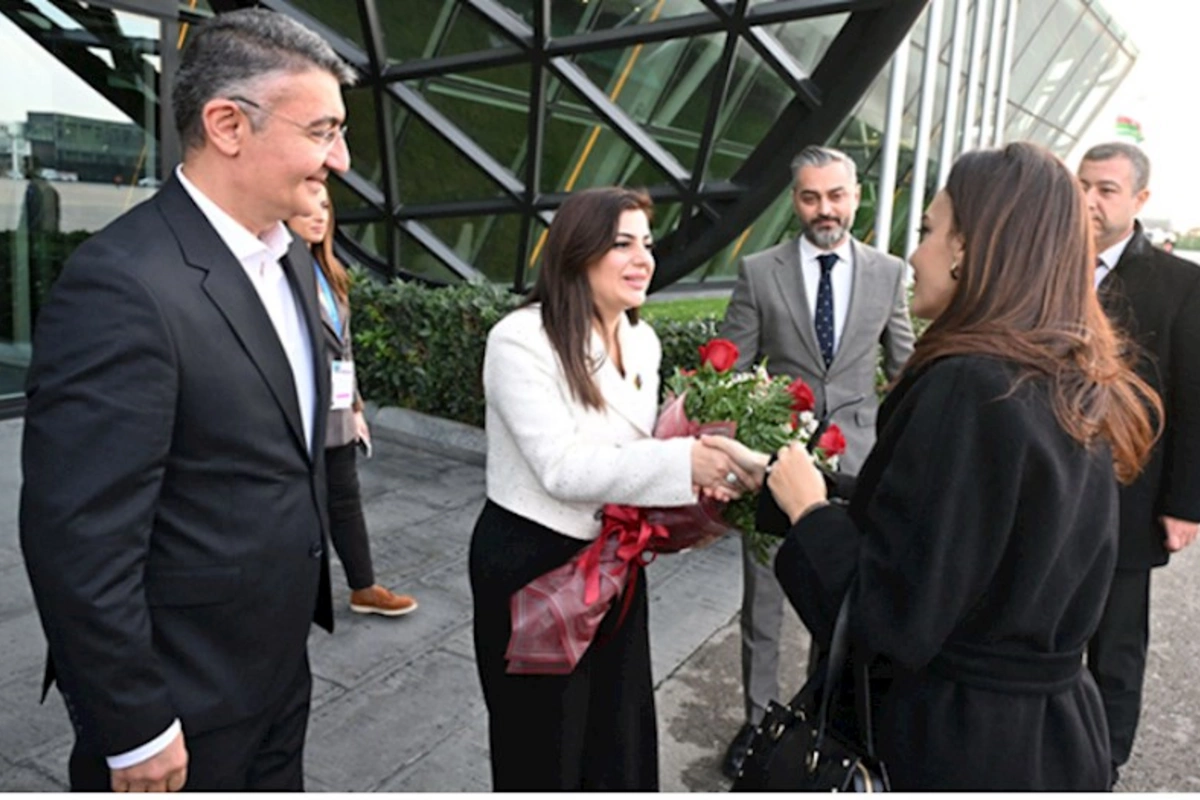 Elisa Spiropali ölkəmizə gəldi — FOTO