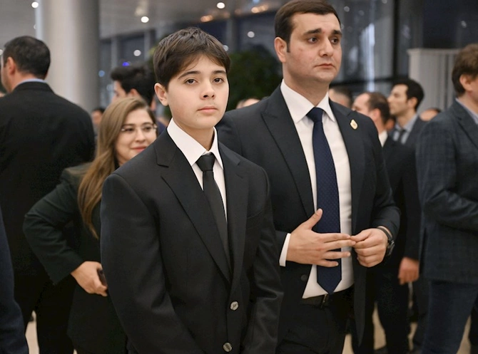 Leyla və Arzu Əliyevalar sərgidə — FOTOLAR (VİDEO)