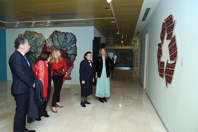 Milli Xalça Muzeyində “İqlimlər və ilmələr beynəlxalq sərgisi açılıb — FOTOLAR
