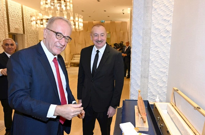 İlham Əliyev Beynəlxalq Kanoe, Avarçəkmə və Draqon Qayıqları federasiyalarının prezidentləri ilə görüşüb — FOTOLAR (YENİLƏNİB)