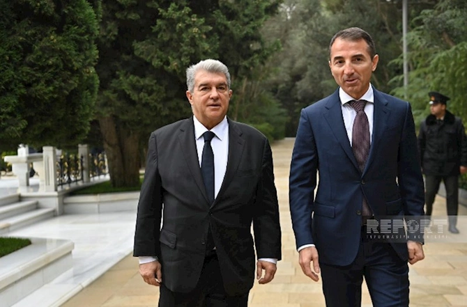Barselona prezidenti Heydər Əliyevin məzarını ziyarət etdi — FOTOLAR Barselona prezidenti Heydər Əliyevin məzarını ziyarət etdi — FOTOLAR