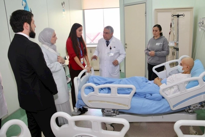 Çeçenistan nümayəndə heyəti Milli Onkologiya Mərkəzində oldu — FOTOLAR Çeçenistan nümayəndə heyəti Milli Onkologiya Mərkəzində oldu — FOTOLAR