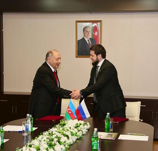 Çeçenistan nümayəndə heyəti Milli Onkologiya Mərkəzində oldu — FOTOLAR Çeçenistan nümayəndə heyəti Milli Onkologiya Mərkəzində oldu — FOTOLAR