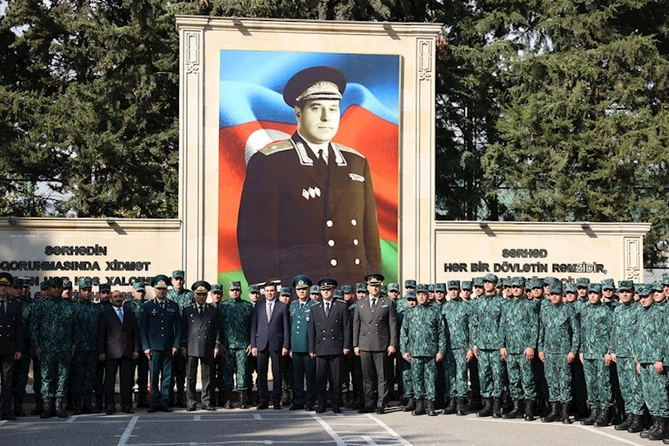 Hərbi prokuror Dövlət Sərhəd Xidmətinin hərbi qulluqçuları ilə görüşdü — FOTOLAR Hərbi prokuror Dövlət Sərhəd Xidmətinin hərbi qulluqçuları ilə görüşdü — FOTOLAR