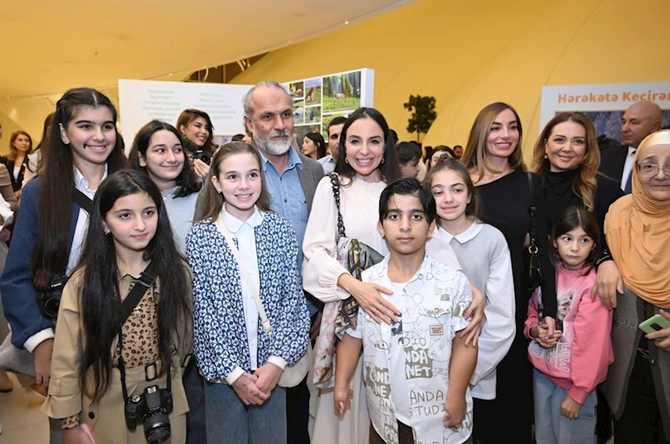 Leyla və Arzu Əliyevalar sərgidə — FOTOLAR (VİDEO)
