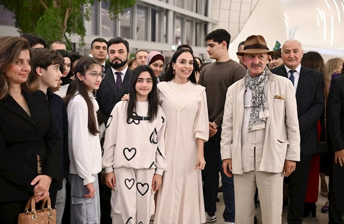 Leyla və Arzu Əliyevalar sərgidə — FOTOLAR (VİDEO)
