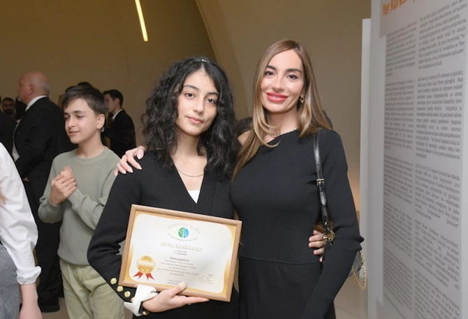 Leyla və Arzu Əliyevalar sərgidə — FOTOLAR (VİDEO)