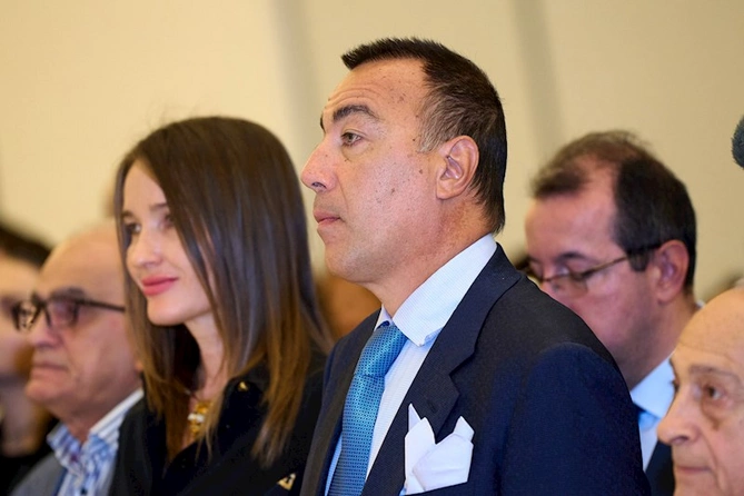 Lorenso Kuinnin “Təbiətdə tarazlıq” sərgisi Heydər Əliyev Mərkəzində — FOTOLAR Lorenso Kuinnin “Təbiətdə tarazlıq” sərgisi Heydər Əliyev Mərkəzində — FOTOLAR