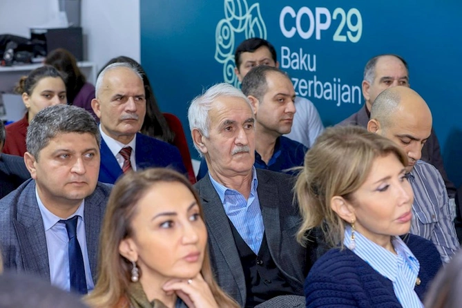COP29 Yaşıl Zonada “Tuqay meşələrinin karbontutma potensialının qiymətləndirilməsi” mövzusunda təqdimat keçirilib — FOTOLAR COP29 Yaşıl Zonada “Tuqay meşələrinin karbontutma potensialının qiymətləndirilməsi” mövzusunda təqdimat keçirilib — FOTOLAR