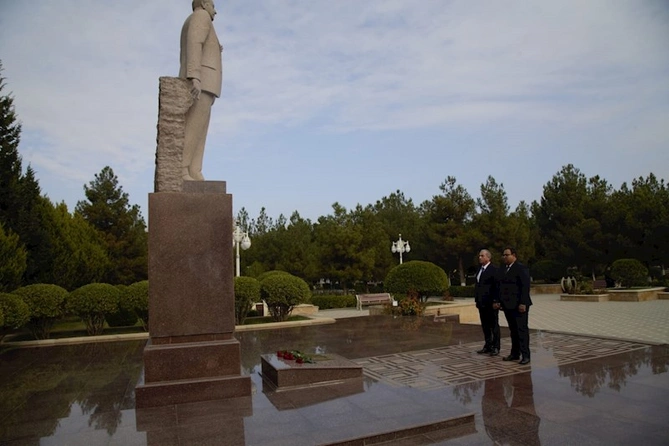 Hacıqabulda Yeni Azərbaycan Partiyasının təsis edilməsinin 32 illiyi münasibəti ilə tədbir keçirildi — FOTOLAR Hacıqabulda Yeni Azərbaycan Partiyasının təsis edilməsinin 32 illiyi münasibəti ilə tədbir keçirildi — FOTOLAR