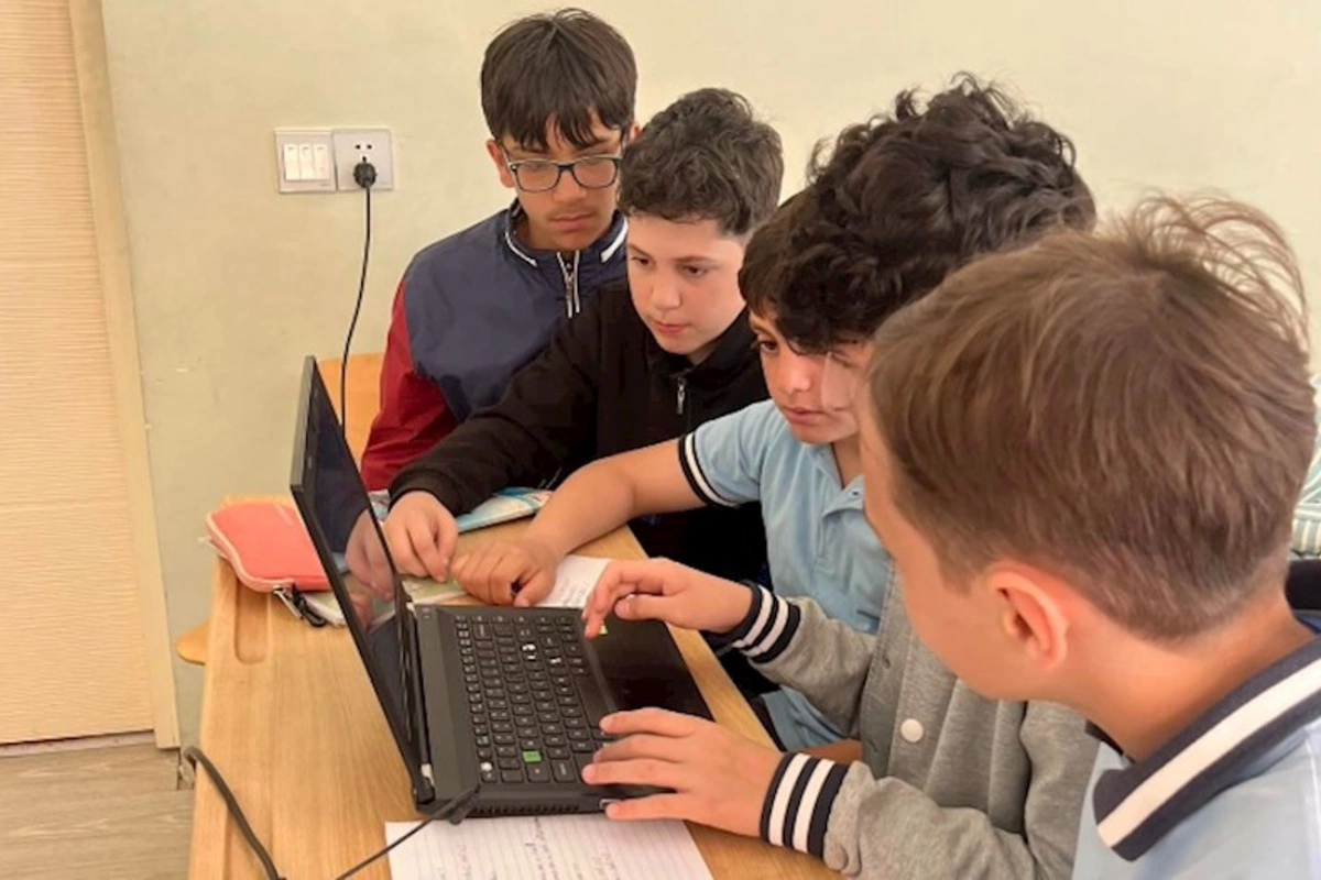 Hər 30 şagirdə 1 kompüter düşür — Ekspert məktəblərdəki problemdən danışdı