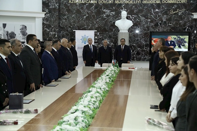 Hacıqabulda Yeni Azərbaycan Partiyasının təsis edilməsinin 32 illiyi münasibəti ilə tədbir keçirildi — FOTOLAR Hacıqabulda Yeni Azərbaycan Partiyasının təsis edilməsinin 32 illiyi münasibəti ilə tədbir keçirildi — FOTOLAR
