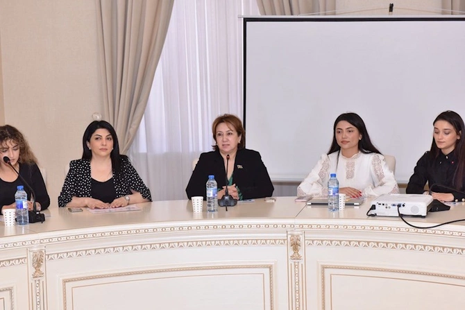 Azəri Gənclər Alyansı “Yaşıl həyat naminə” mövzusunda təlimlər keçirib — FOTOLAR Azəri Gənclər Alyansı “Yaşıl həyat naminə” mövzusunda təlimlər keçirib — FOTOLAR