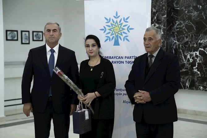 Hacıqabulda Yeni Azərbaycan Partiyasının təsis edilməsinin 32 illiyi münasibəti ilə tədbir keçirildi — FOTOLAR Hacıqabulda Yeni Azərbaycan Partiyasının təsis edilməsinin 32 illiyi münasibəti ilə tədbir keçirildi — FOTOLAR