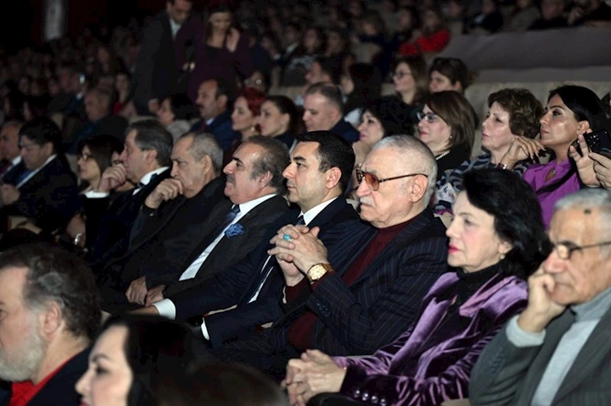 Heydər Əliyev Sarayında “Nəsimi” operasının premyerası keçirildi — FOTOLAR