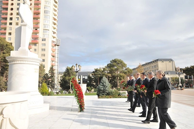 Abşeronda Yeni Azərbaycan Partiyasının yaranmasının 32-ci ildönümü münasibətilə tədbir keçirilib — FOTOLAR Abşeronda Yeni Azərbaycan Partiyasının yaranmasının 32-ci ildönümü münasibətilə tədbir keçirilib — FOTOLAR