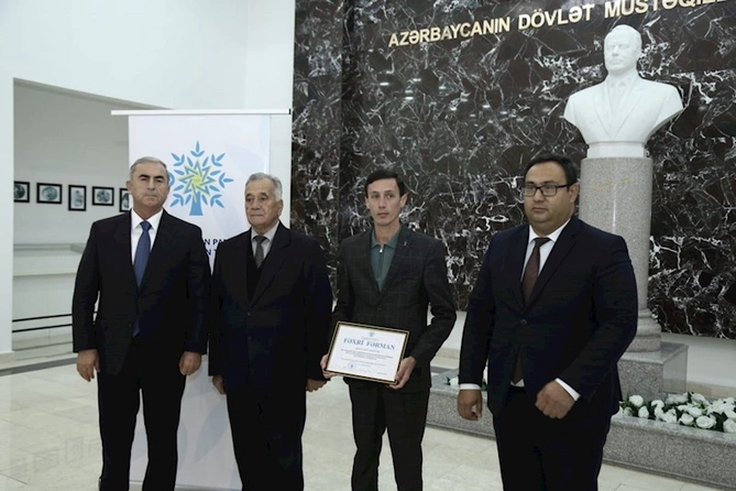 Hacıqabulda Yeni Azərbaycan Partiyasının təsis edilməsinin 32 illiyi münasibəti ilə tədbir keçirildi — FOTOLAR Hacıqabulda Yeni Azərbaycan Partiyasının təsis edilməsinin 32 illiyi münasibəti ilə tədbir keçirildi — FOTOLAR