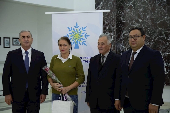 Hacıqabulda Yeni Azərbaycan Partiyasının təsis edilməsinin 32 illiyi münasibəti ilə tədbir keçirildi — FOTOLAR Hacıqabulda Yeni Azərbaycan Partiyasının təsis edilməsinin 32 illiyi münasibəti ilə tədbir keçirildi — FOTOLAR