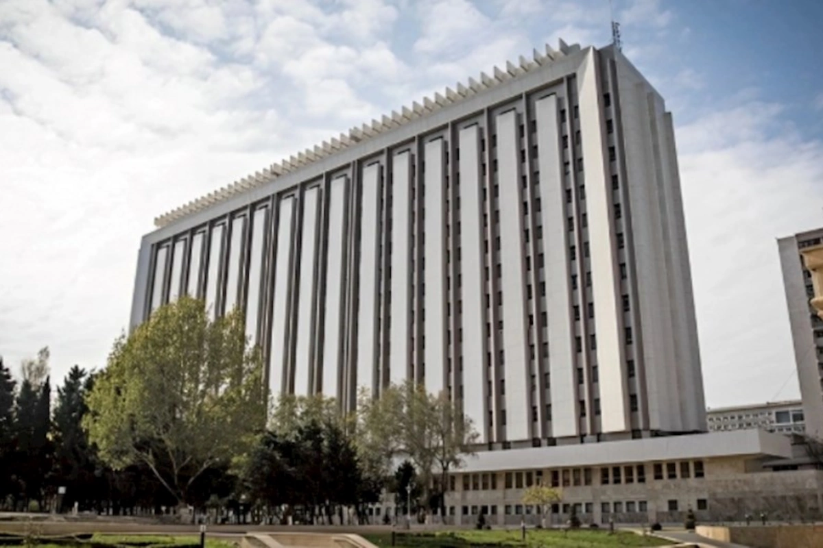 Bakıda bir universitetin yeni korpusu TİKİLİR