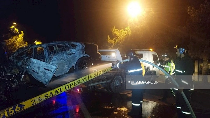 Maşın beton hasara çırpıldı, yanıb kül oldu — FOTOLAR