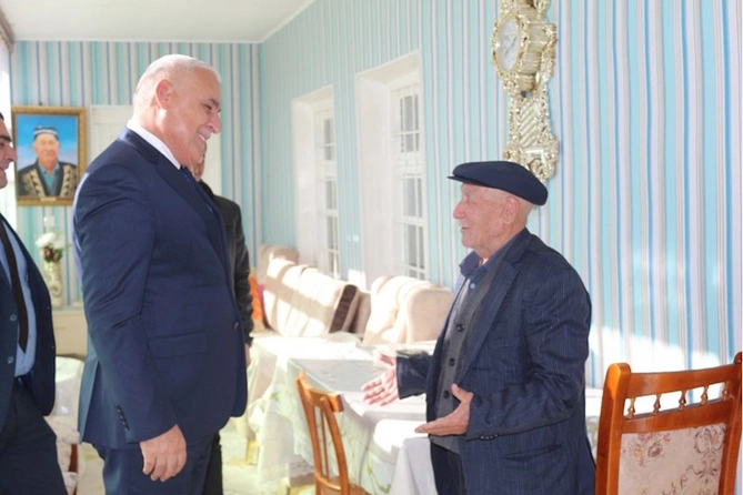 Millət vəkili Vüqar Rəhimzadə Culfanın Xanəgah kəndində şəhid atasını və kəndin ən yaşlı sakinini evlərində ziyarət edib — FOTOLAR