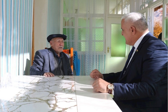 Millət vəkili Vüqar Rəhimzadə Culfanın Xanəgah kəndində şəhid atasını və kəndin ən yaşlı sakinini evlərində ziyarət edib — FOTOLAR
