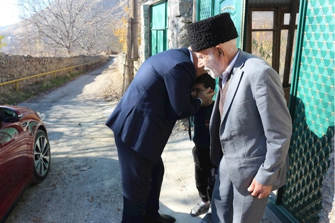Millət vəkili Vüqar Rəhimzadə Culfanın Xanəgah kəndində şəhid atasını və kəndin ən yaşlı sakinini evlərində ziyarət edib — FOTOLAR