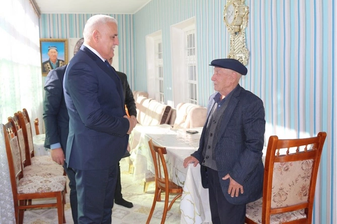 Millət vəkili Vüqar Rəhimzadə Culfanın Xanəgah kəndində şəhid atasını və kəndin ən yaşlı sakinini evlərində ziyarət edib — FOTOLAR