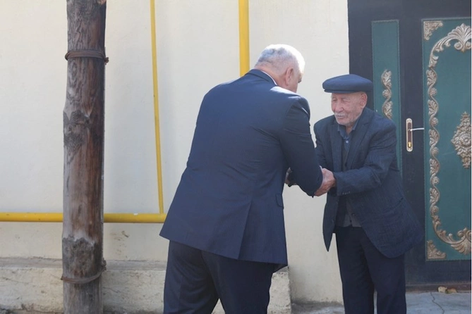 Millət vəkili Vüqar Rəhimzadə Culfanın Xanəgah kəndində şəhid atasını və kəndin ən yaşlı sakinini evlərində ziyarət edib — FOTOLAR