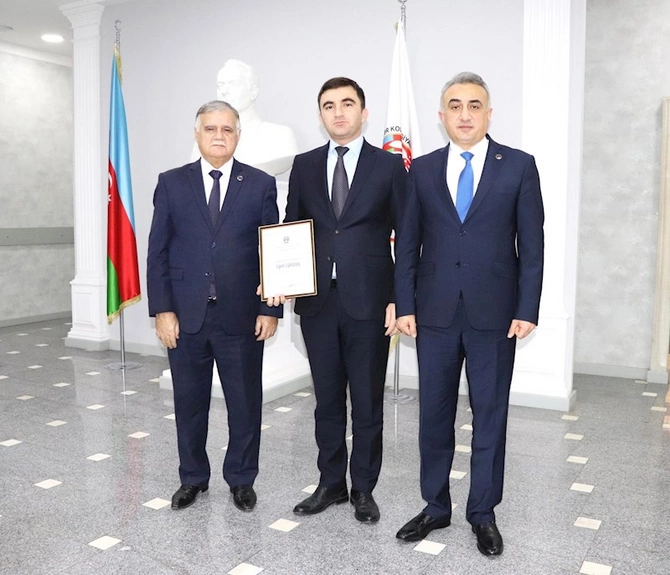 Vəkillər Kollegiyasının rəhbərliyi yeni hakim təyin olunan vəkilləri təltif edib — FOTOLAR