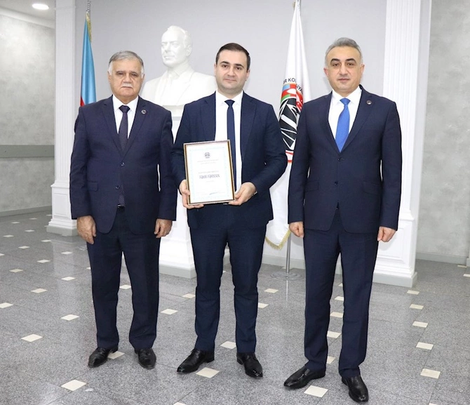 Vəkillər Kollegiyasının rəhbərliyi yeni hakim təyin olunan vəkilləri təltif edib — FOTOLAR