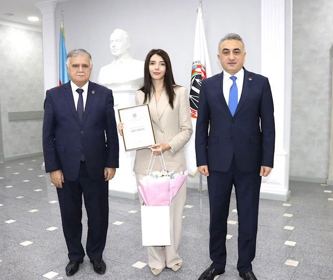 Vəkillər Kollegiyasının rəhbərliyi yeni hakim təyin olunan vəkilləri təltif edib — FOTOLAR