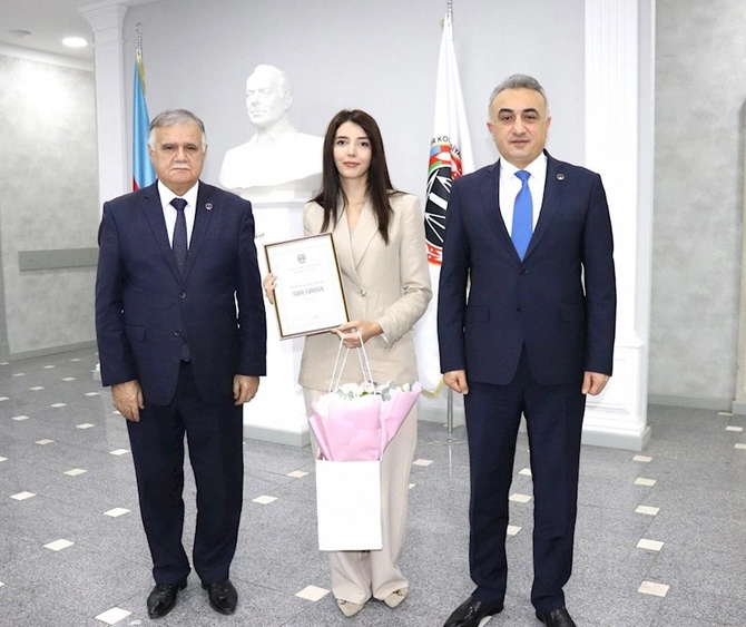 Vəkillər Kollegiyasının rəhbərliyi yeni hakim təyin olunan vəkilləri təltif edib — FOTOLAR
