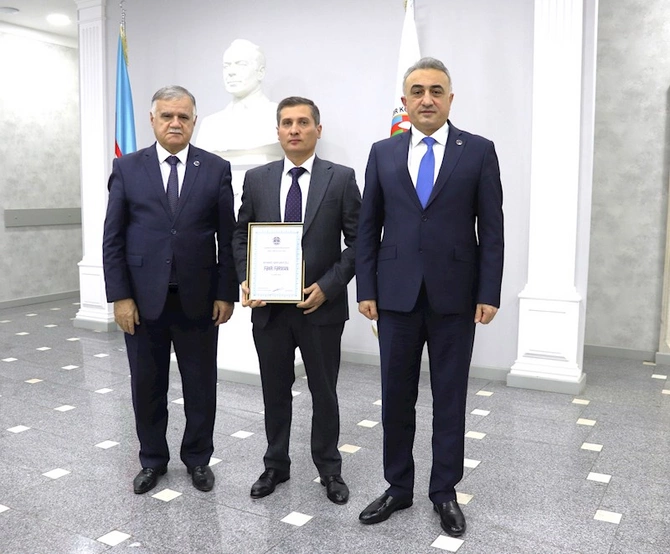 Vəkillər Kollegiyasının rəhbərliyi yeni hakim təyin olunan vəkilləri təltif edib — FOTOLAR