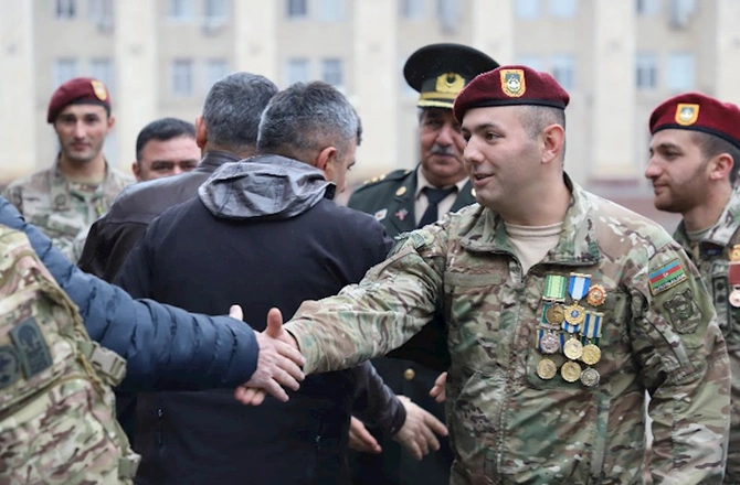 Xüsusi Təyinatlıların Qaziləri Şəhid ailələri və Veteranları ictimai birliyi Gəncədə tədbir keçirdi — FOTOLAR Xüsusi Təyinatlıların Qaziləri Şəhid ailələri və Veteranları ictimai birliyi Gəncədə tədbir keçirdi — FOTOLAR