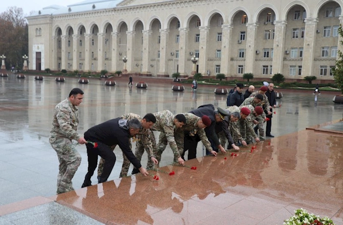 Xüsusi Təyinatlıların Qaziləri Şəhid ailələri və Veteranları ictimai birliyi Gəncədə tədbir keçirdi — FOTOLAR Xüsusi Təyinatlıların Qaziləri Şəhid ailələri və Veteranları ictimai birliyi Gəncədə tədbir keçirdi — FOTOLAR