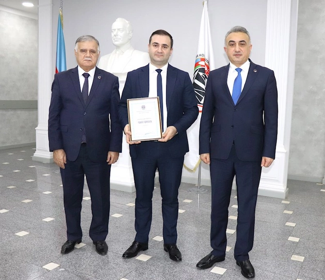 Vəkillər Kollegiyasının rəhbərliyi yeni hakim təyin olunan vəkilləri təltif edib — FOTOLAR