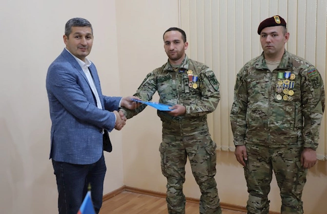 Xüsusi Təyinatlıların Qaziləri Şəhid ailələri və Veteranları ictimai birliyi Gəncədə tədbir keçirdi — FOTOLAR Xüsusi Təyinatlıların Qaziləri Şəhid ailələri və Veteranları ictimai birliyi Gəncədə tədbir keçirdi — FOTOLAR