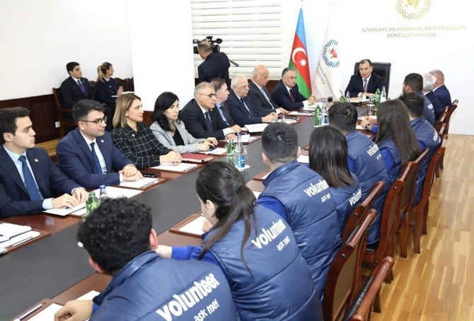 Azərbaycan Həmkarlar İttifaqları Konfederasiyasında könüllülərlə görüş oldu — FOTOLAR