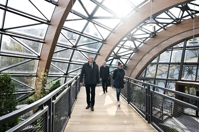 Prezident ailəsi ilə Mərkəzi Nəbatat Bağının açılışında — FOTOLAR Prezident ailəsi ilə Mərkəzi Nəbatat Bağının açılışında — FOTOLAR