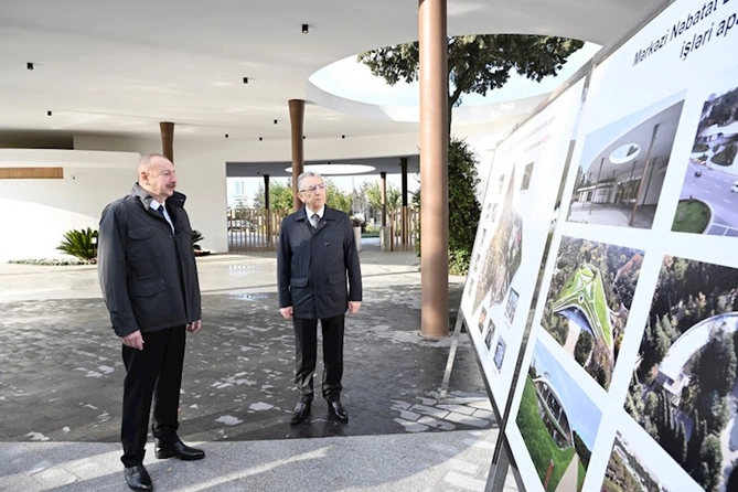 Prezident ailəsi ilə Mərkəzi Nəbatat Bağının açılışında — FOTOLAR Prezident ailəsi ilə Mərkəzi Nəbatat Bağının açılışında — FOTOLAR