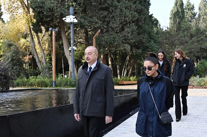 Prezident ailəsi ilə Mərkəzi Nəbatat Bağının açılışında — FOTOLAR Prezident ailəsi ilə Mərkəzi Nəbatat Bağının açılışında — FOTOLAR